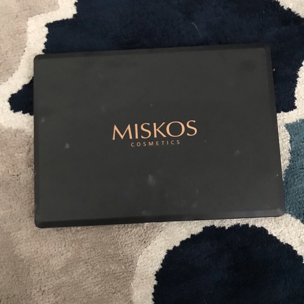 Miskos Cosmetic 35B palette